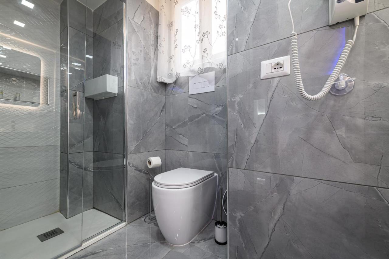 La Magnifica Napoli Apartments Gold House المظهر الخارجي الصورة