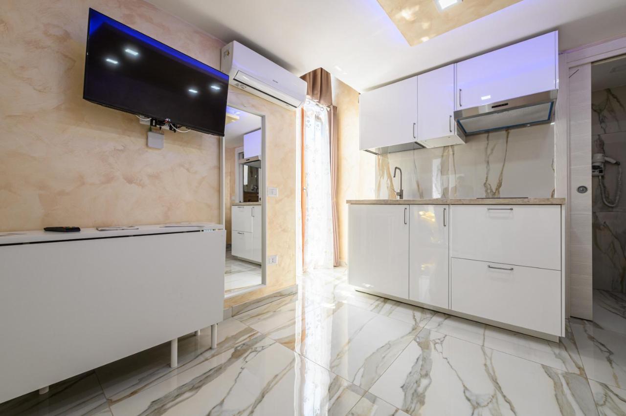 La Magnifica Napoli Apartments Gold House المظهر الخارجي الصورة